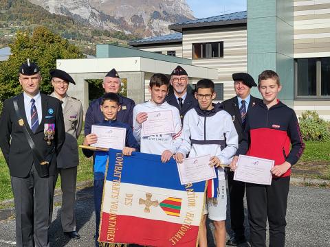 De jeunes porte-drapeaux volontaires - Chaingy (45380)